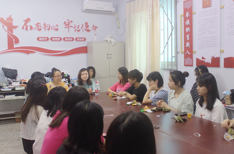 医学检验系党总支开展“践行党员初心，发挥模范作用”学生党员干部座谈会