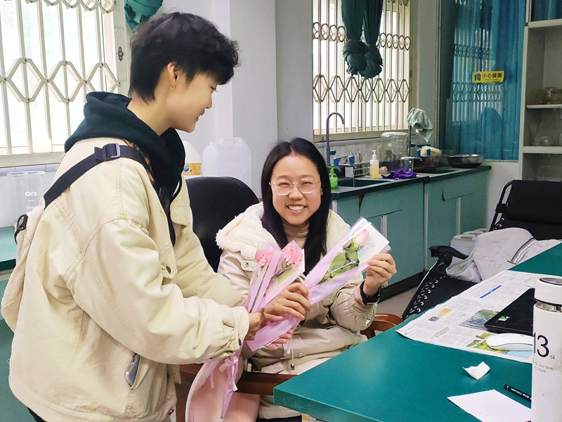 药学院开展“三八”妇女节系列活动