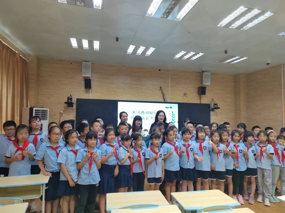 眼视光医学院赴五星小学育新校区开展全国爱眼日主题活动