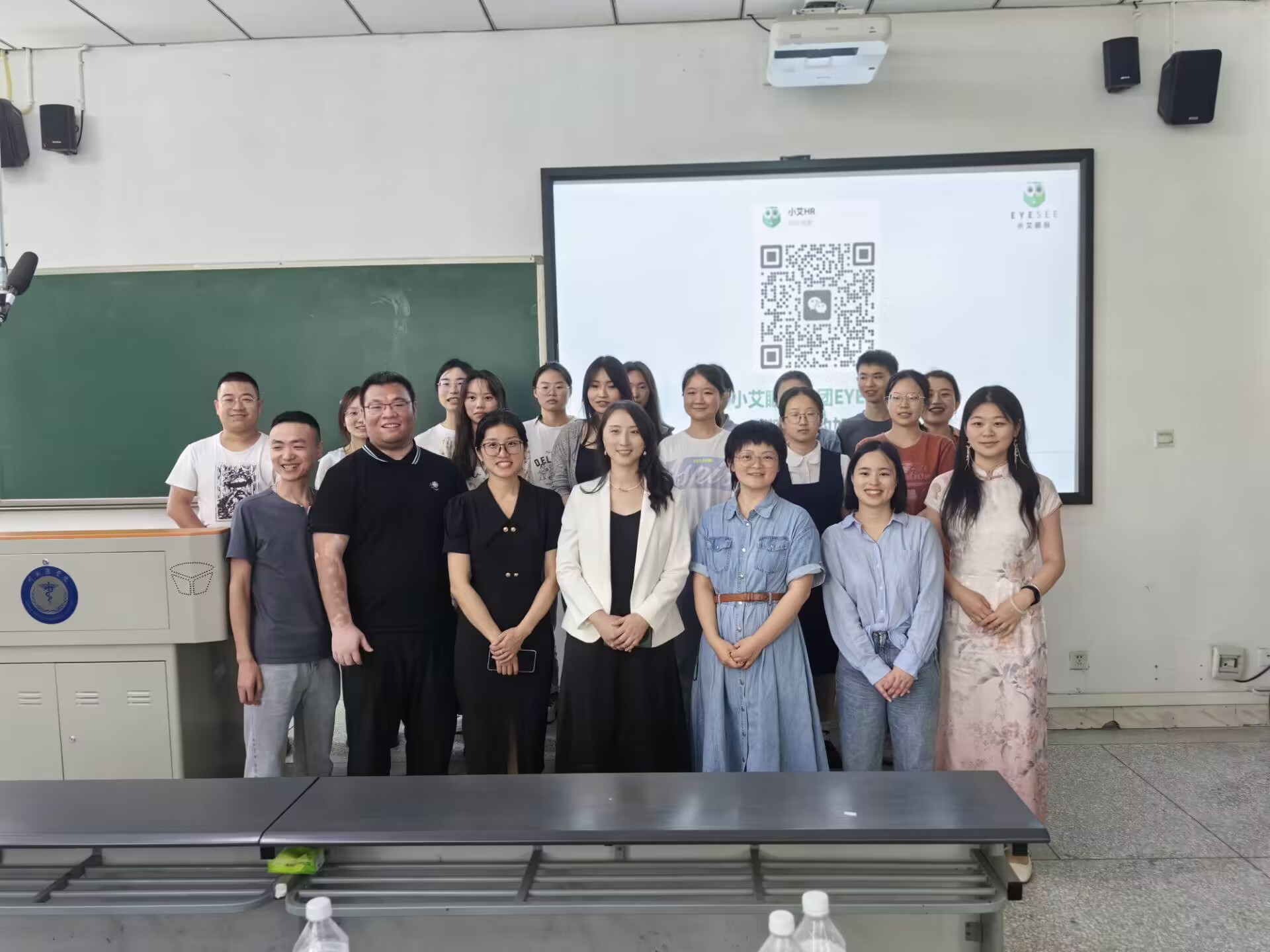 眼视光医学院举办“小艾眼科”专场招聘会促毕业生就业