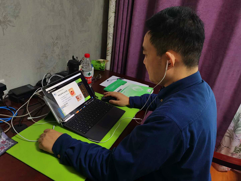 战“疫”网课进行时:眼视光学系师生联动情聚课堂