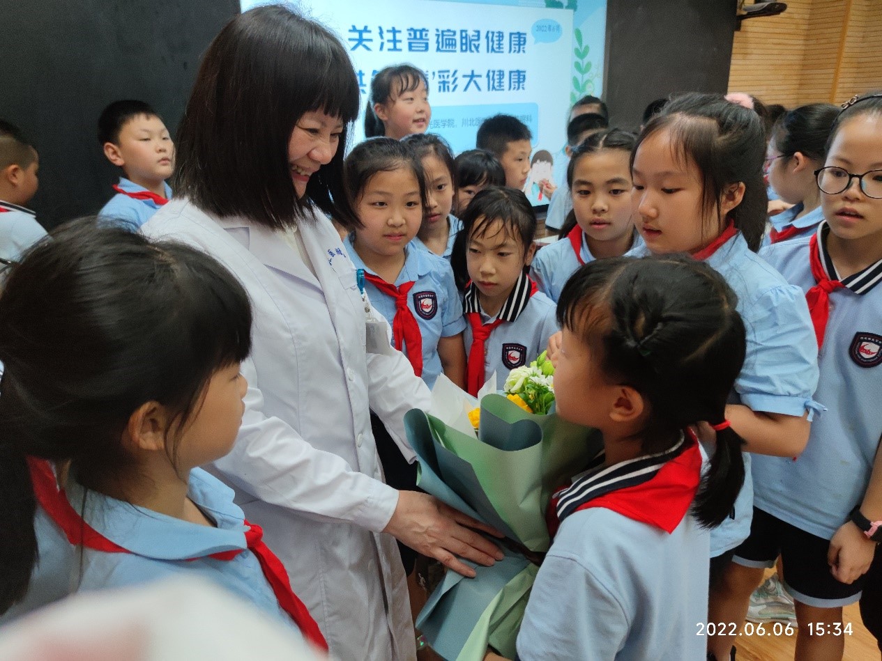 我为群众办实事，党建引领走进基层----川北医学院眼视光医学院爱眼日系列活动