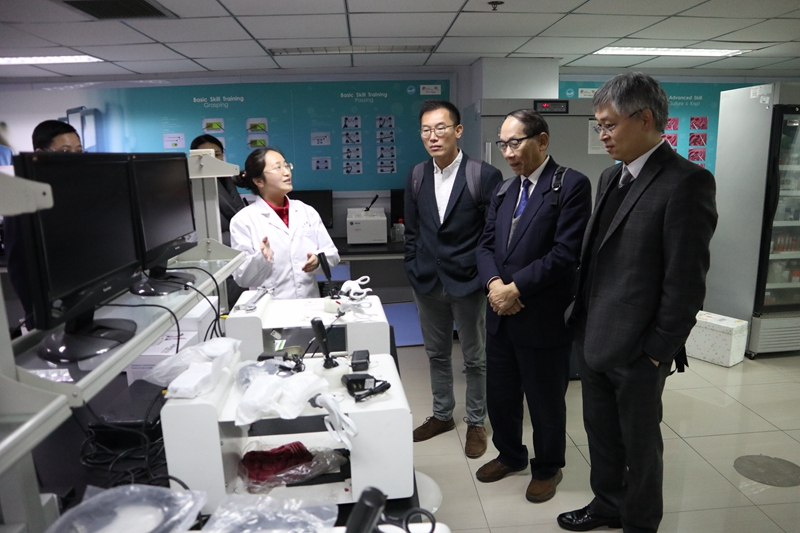 香港理工大学眼科视光学院院长杜嗣河教授一行来校交流访问