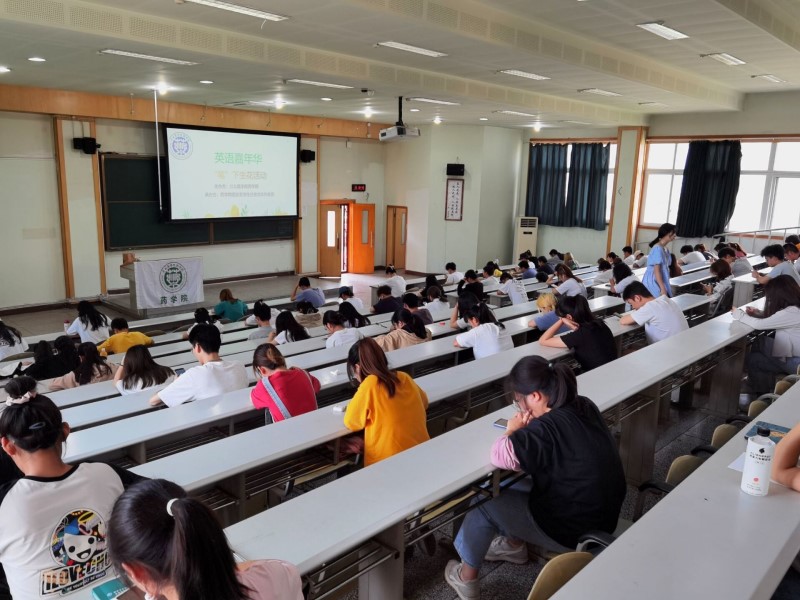 药学院开展“笔下生花”英语嘉年华活动