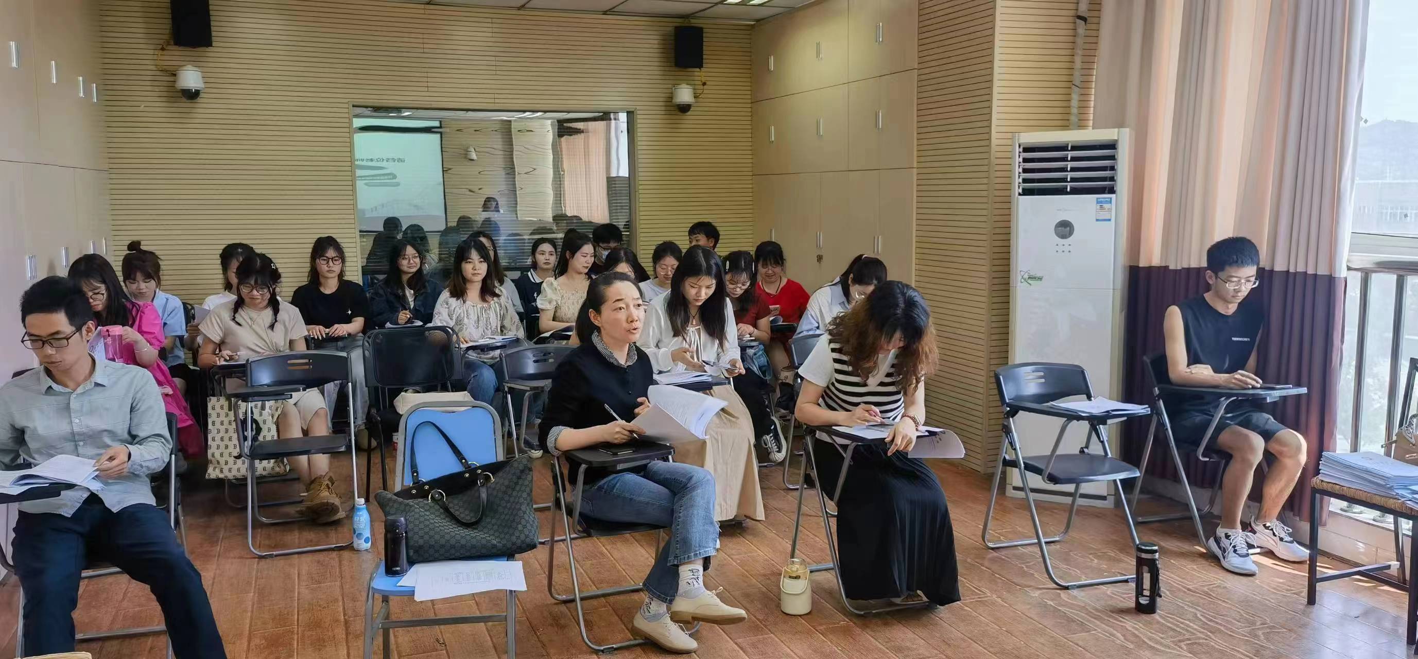 社会工作专业召开2019级本科毕业论文答辩会