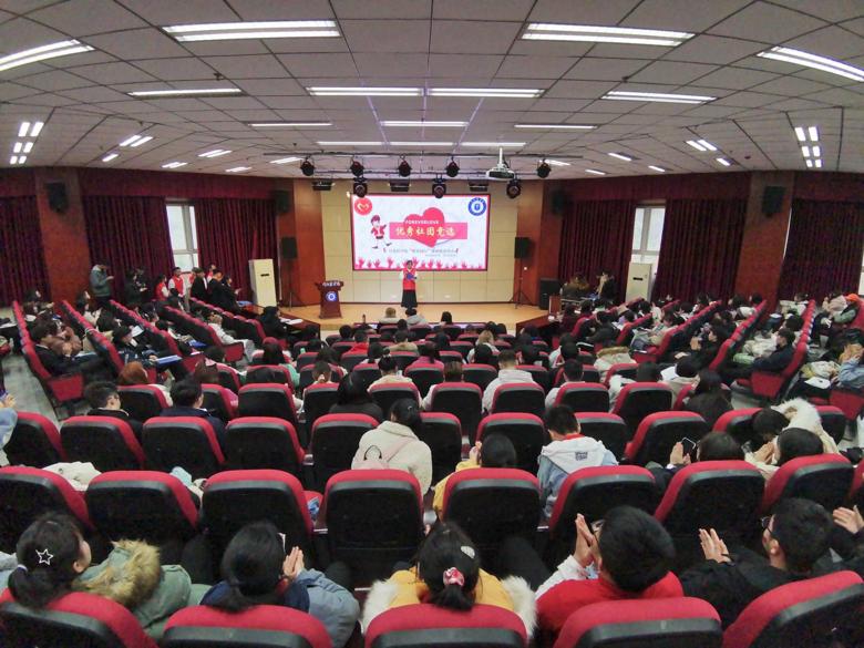 树立两优榜样,展望多彩未来