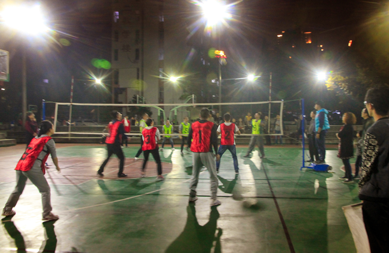 学校成功举办第四届教职工气排球比赛