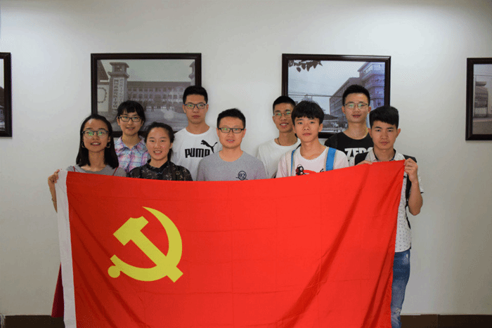 医学影像学院第二党支部走访身边优秀党员