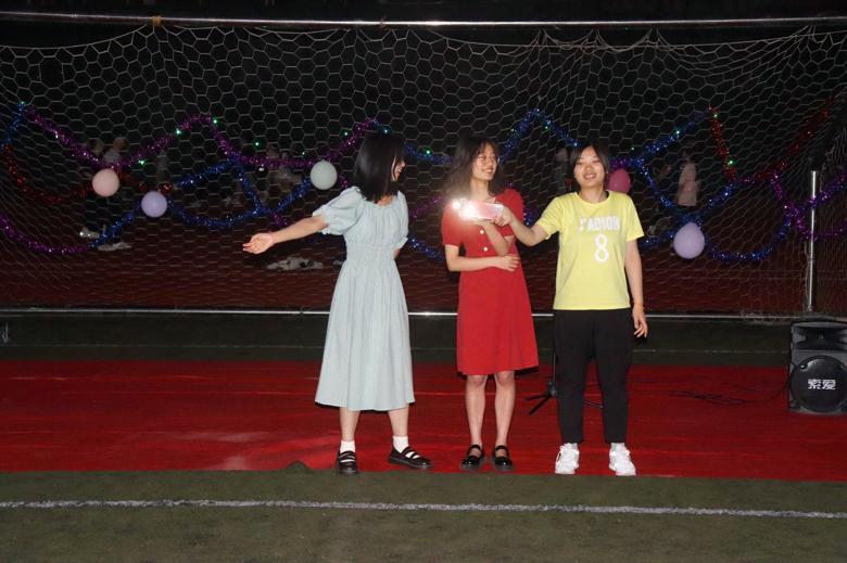 【夏日吉他社】“激情夏日,青春涌动”草地音乐节