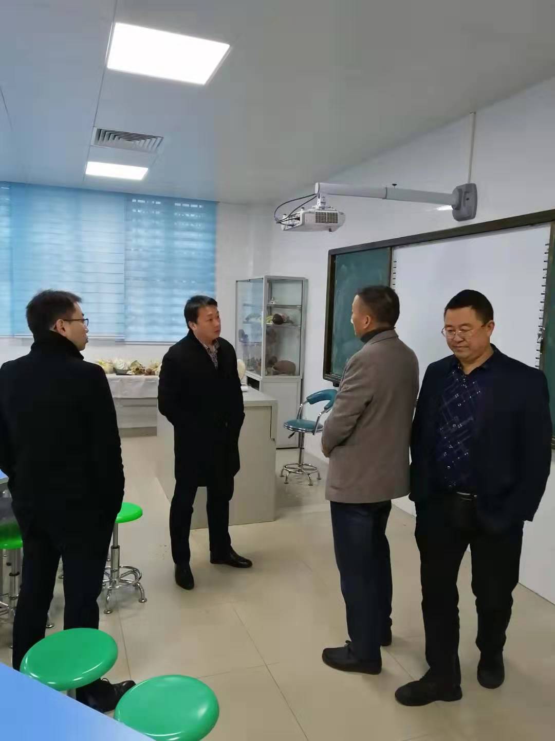 学校开展“2020年南充市支持学校建设专项经费”使用研讨会