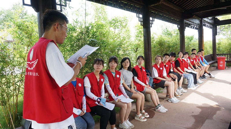 口腔医学系党总支组织开展“忆往昔峥嵘岁月，传不朽革命精神”参观学习活动