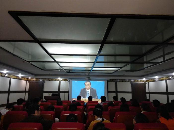 研究生处党总支召开两会精神学习会