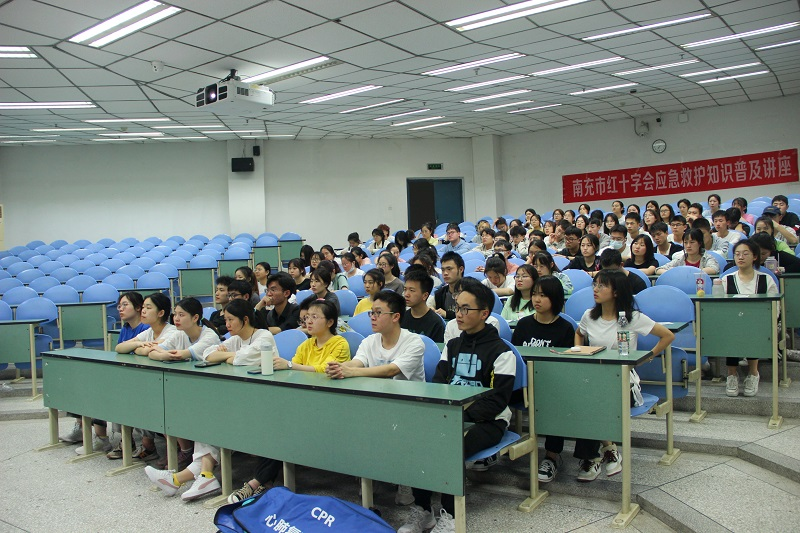 急救庇佑生灵,履行医者使命