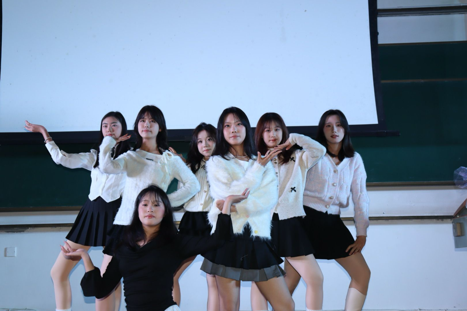 药学院举办“迎新聚梦,璀璨启航”迎新晚会