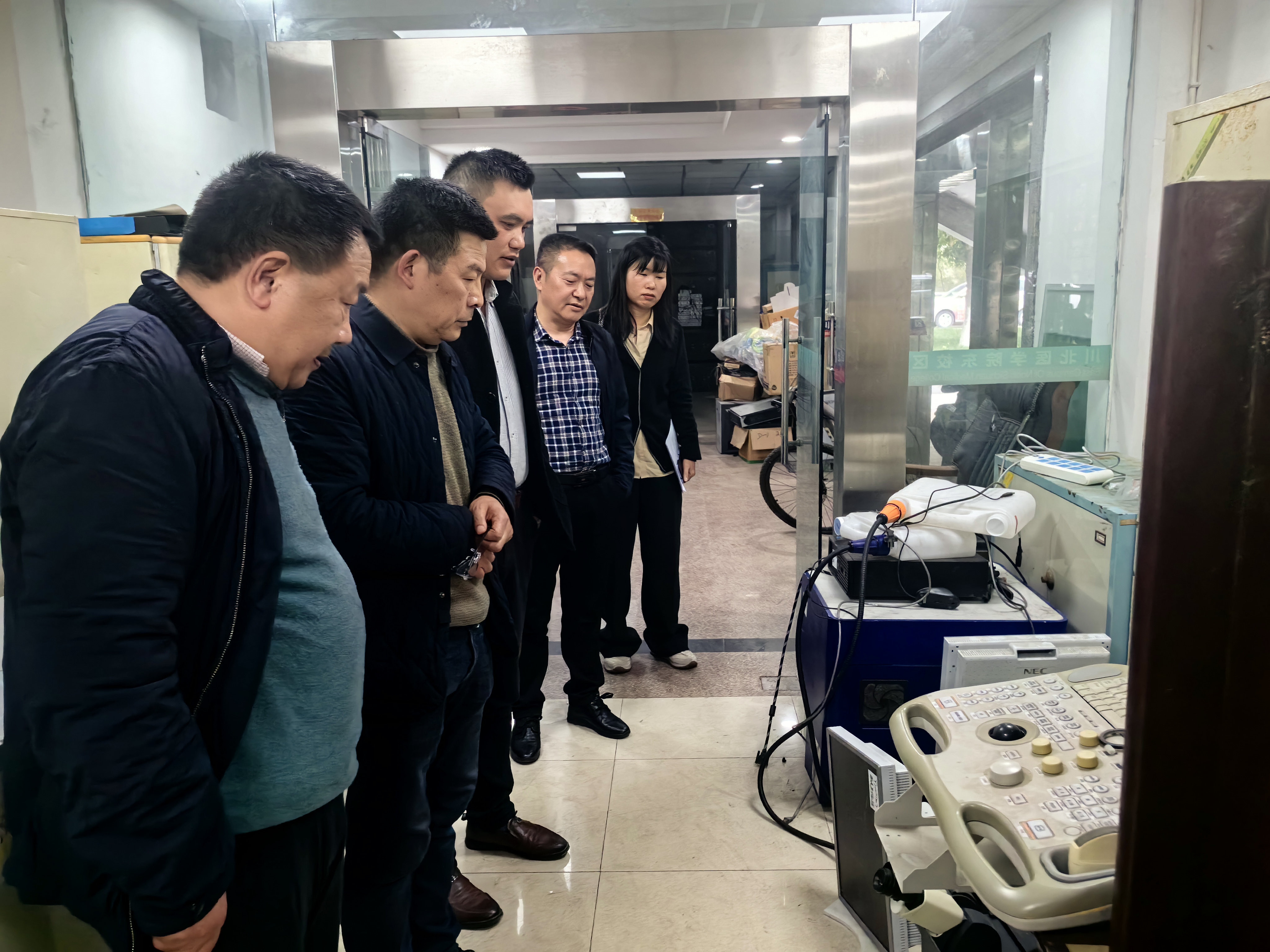 学校组织校外专家开展贵重仪器设备报废处置评估工作