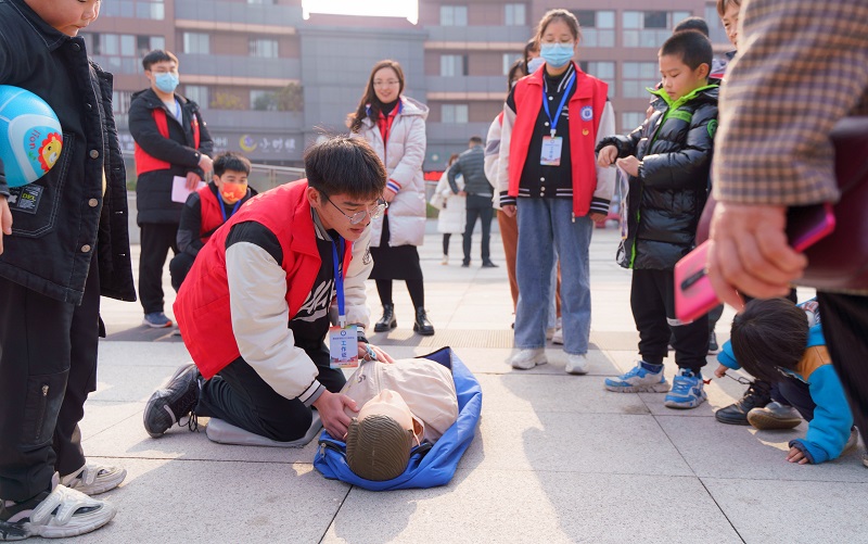 我校“青春志愿•爱在社区”结对签约仪式暨12.5国际志愿者日志愿服务活动顺利开展
