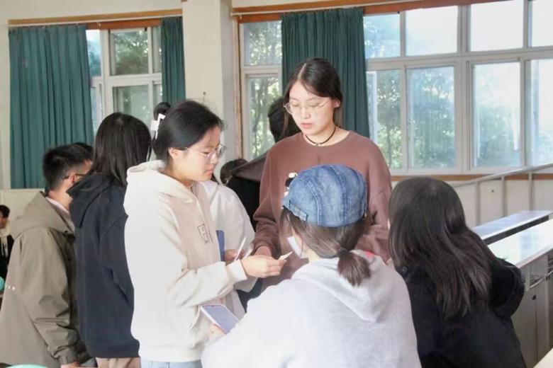 山河旷远,社彩万千