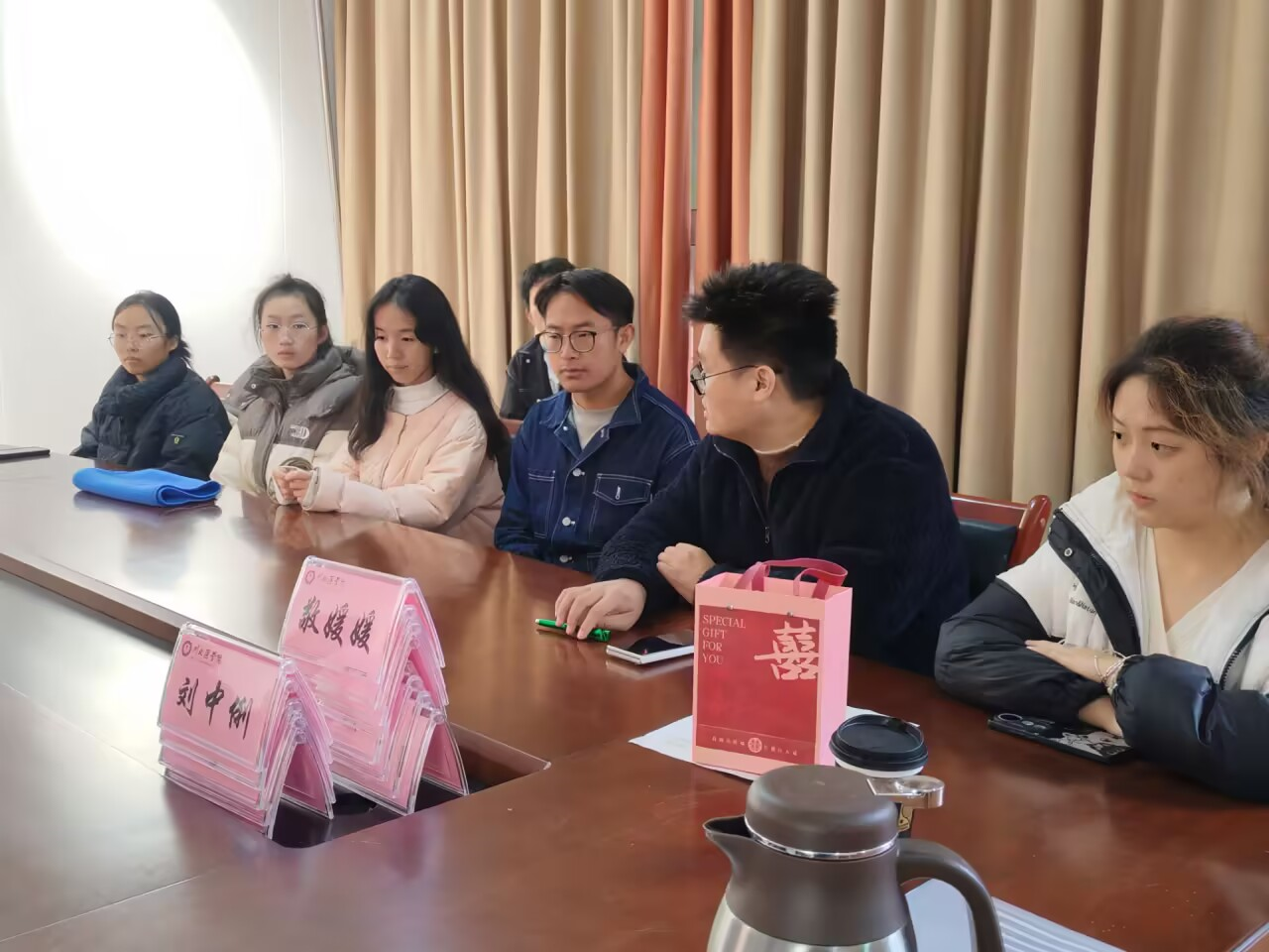 少数民族交流座谈会顺利召开