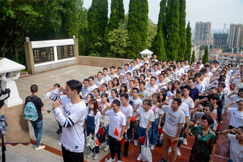 临床医学系举办“我与祖国共奋进——国旗下的演讲”特别主题团日活动