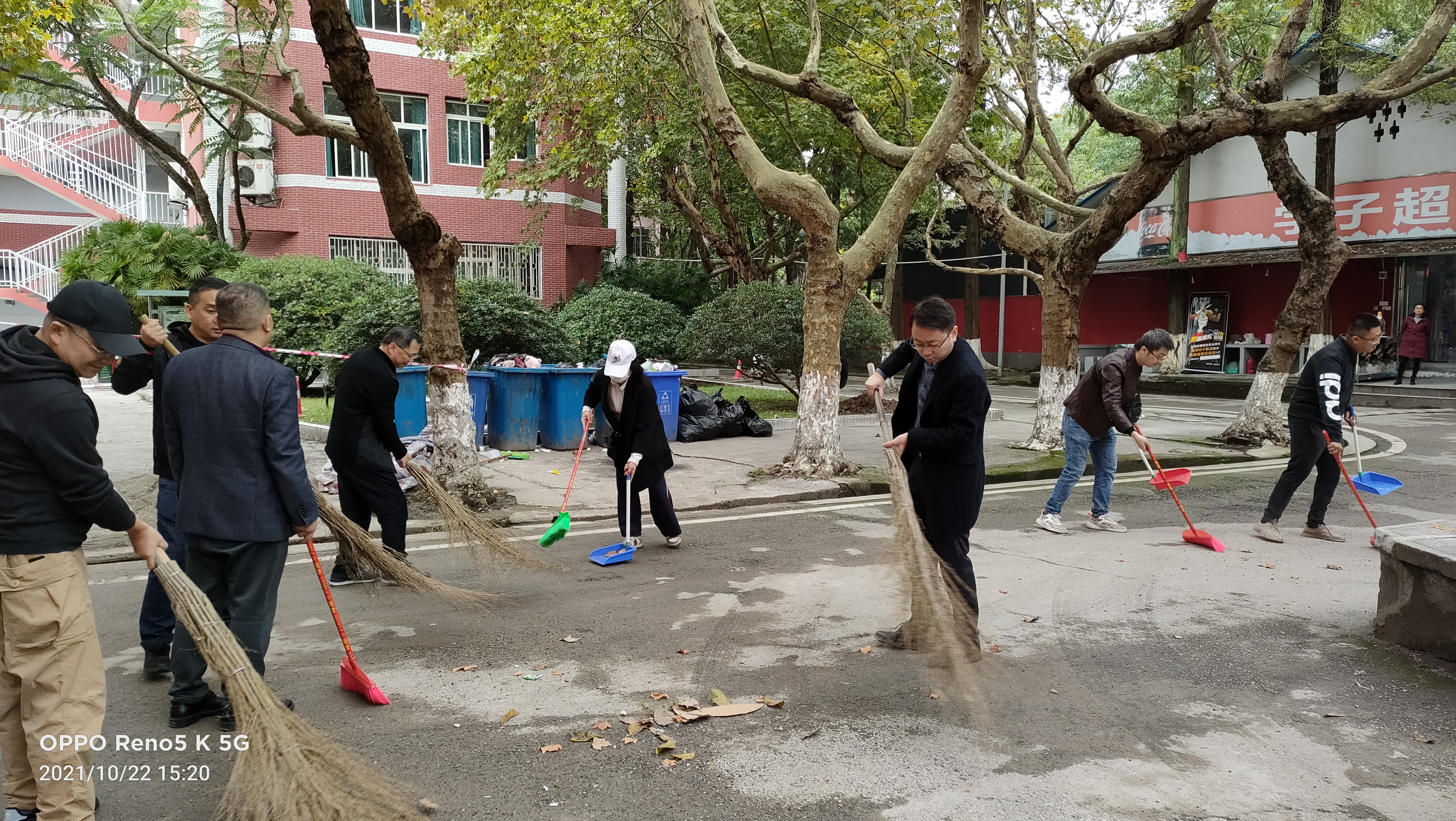 “学史立行，文明有我，喜迎建校70周年校园卫生清洁行”