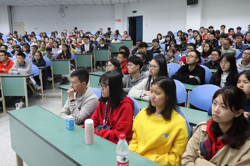 口腔医学系党总支组织开展“预防艾滋病”健康讲座