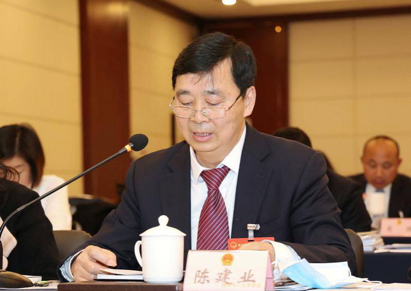 我校省人大代表、政协委员在两会上积极建言献策