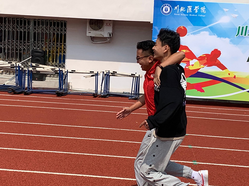 口腔医学系易班工作分站举办趣味运动会
