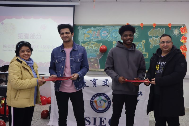 “庆元旦，迎新年”，中外师生共贺新春