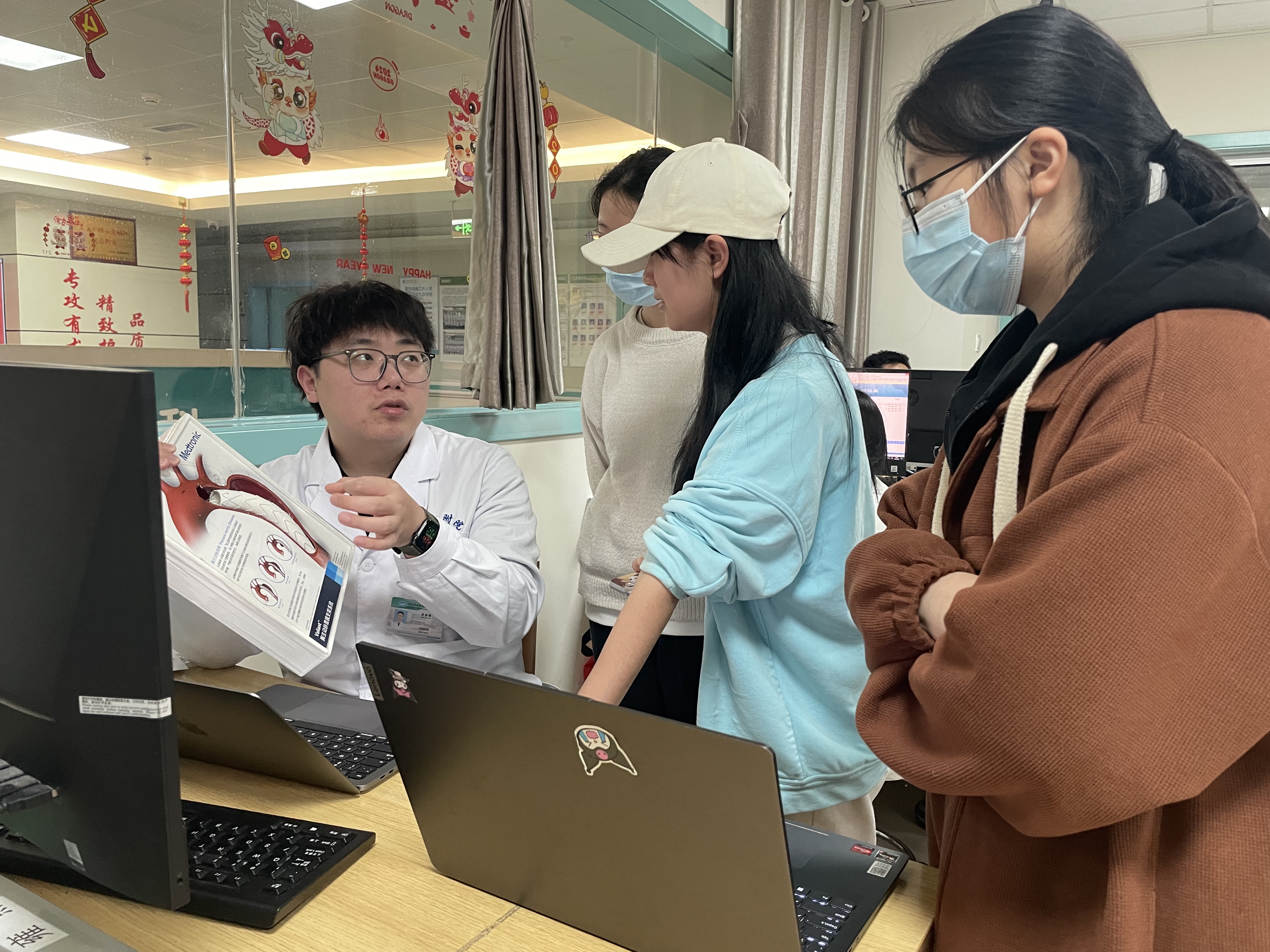 一腔热血科研团队科研工作如火如荼的开展