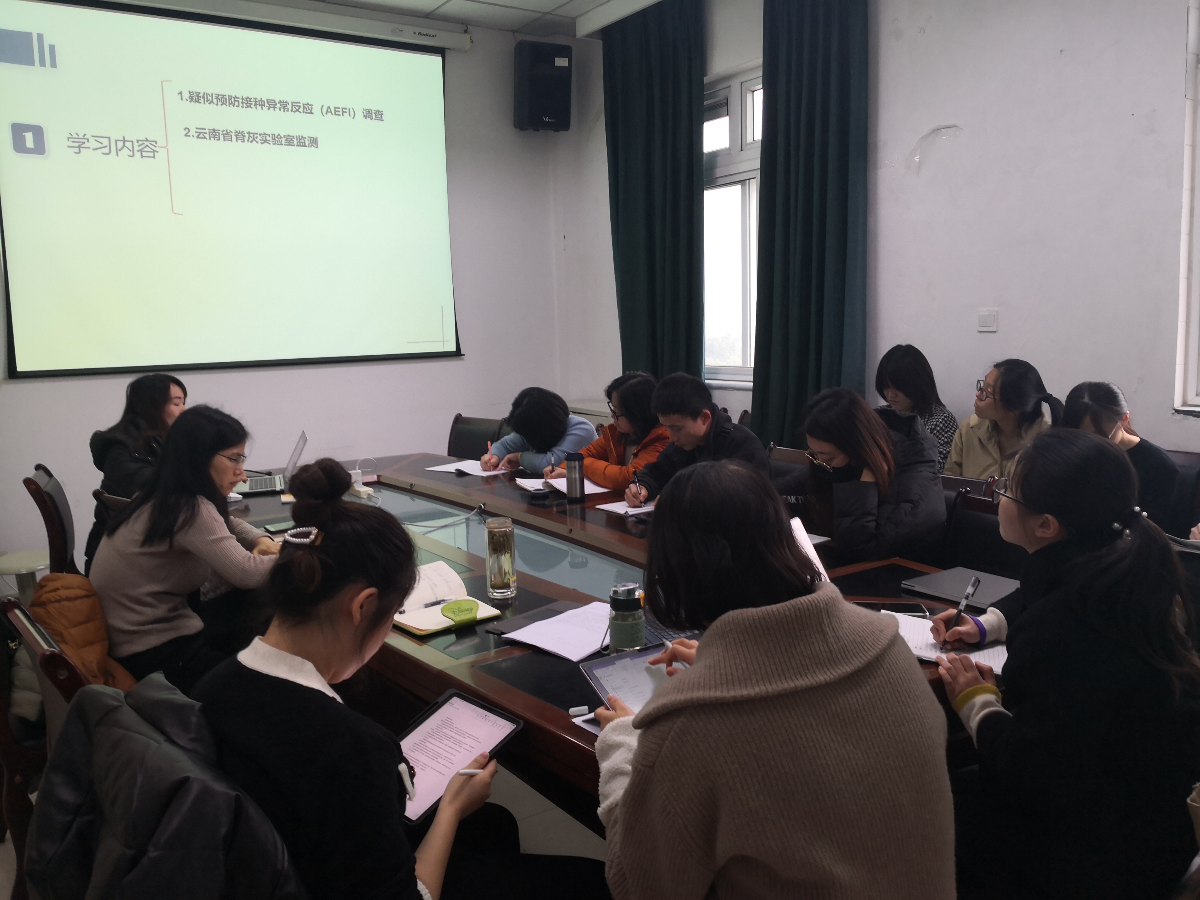 公共卫生学院举办科研学术交流会