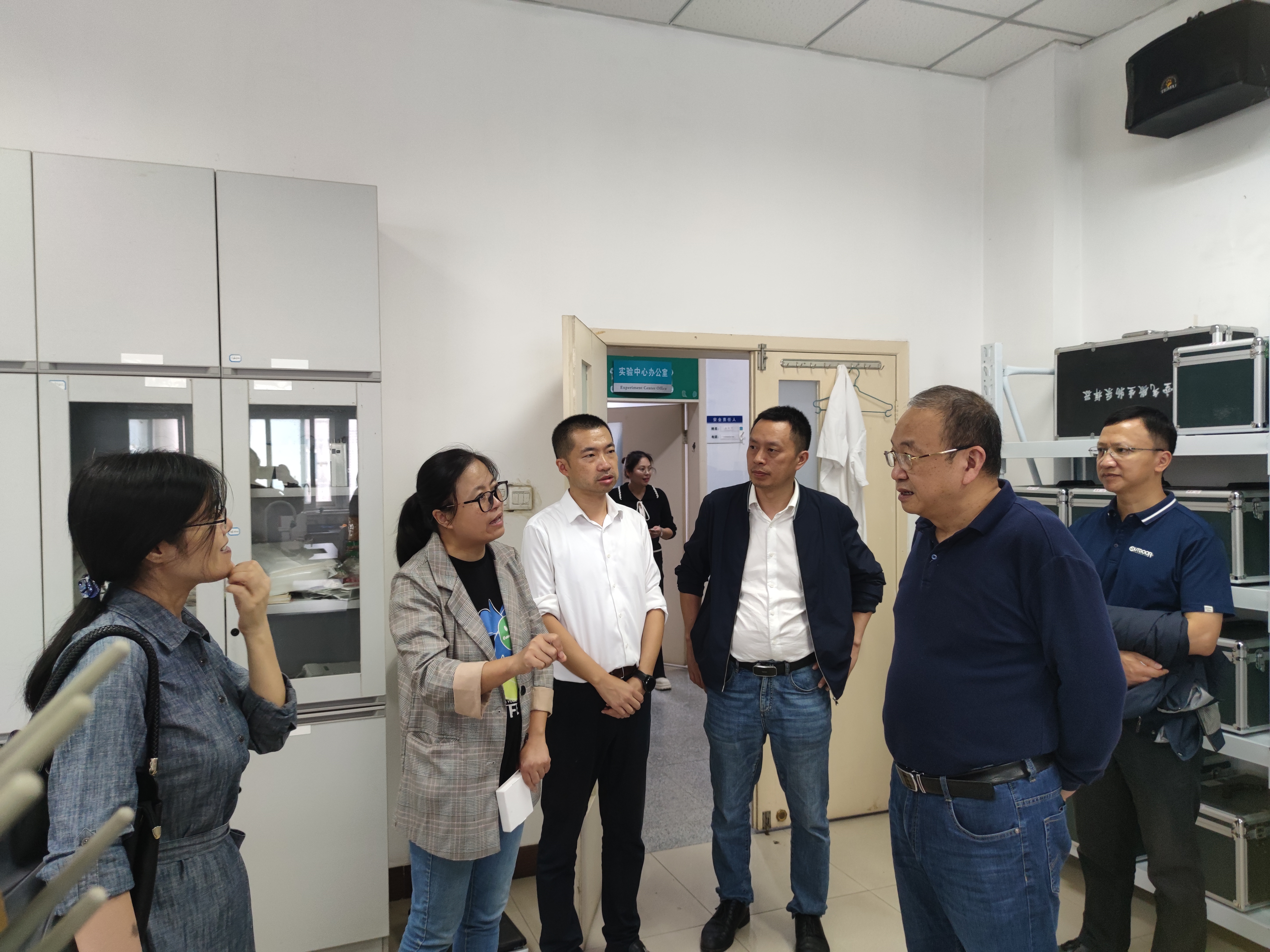 学校开展“中秋、国庆”节前实验室安全检查