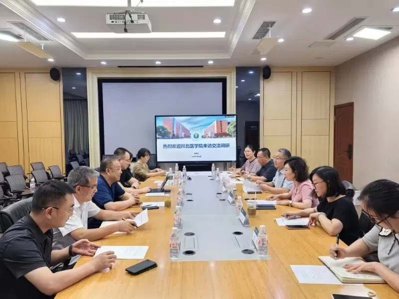 学校领导带队赴重庆医科大学考察交流