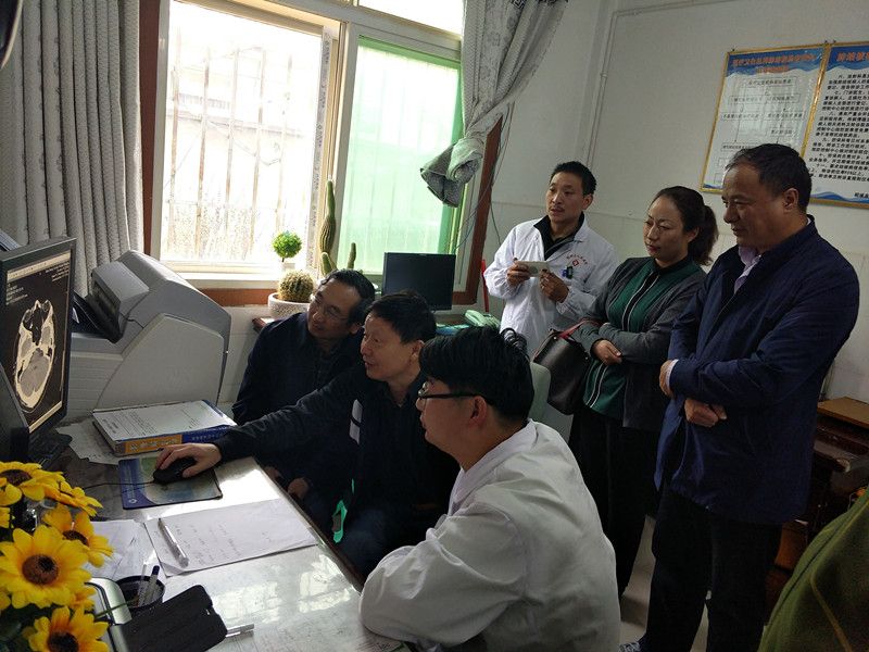 我校医学影像学院领导和专家赴稻城县开展扶贫工作