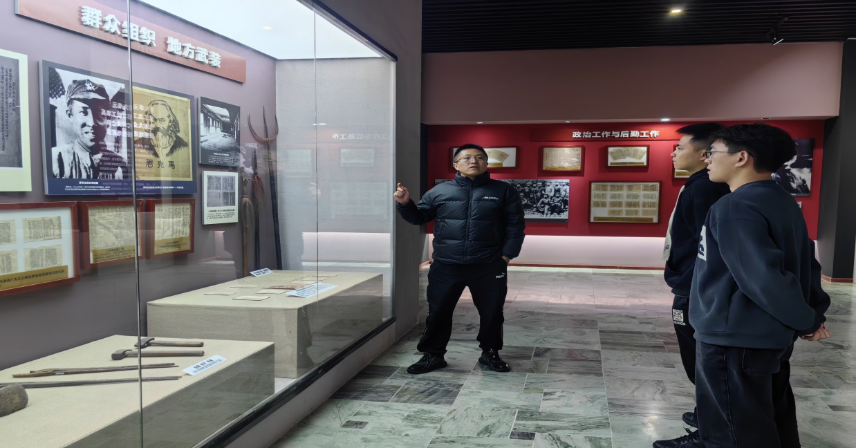 程亚运老师带领我校研究生赴川陕革命根据地博物馆开展思政实践活动