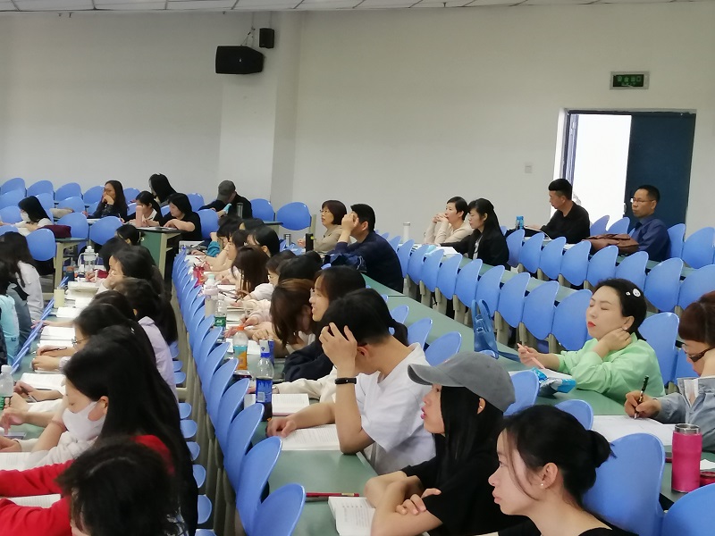 马克思主义学院开展教学中期检查