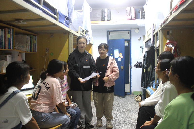 医学检验系党总支开展党史宣讲进新生寝室活动