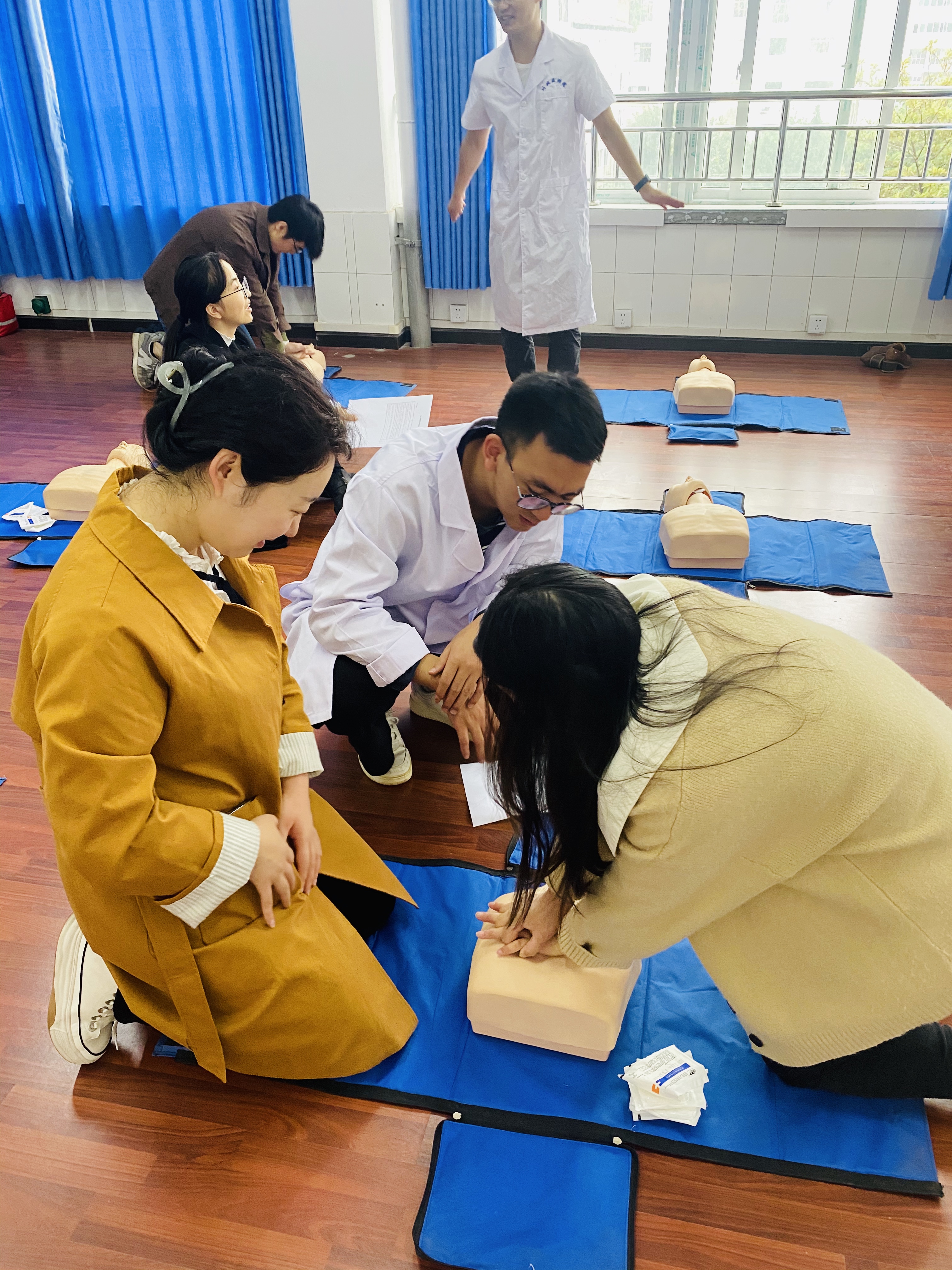 急救知识进学工 守护生命伴成长