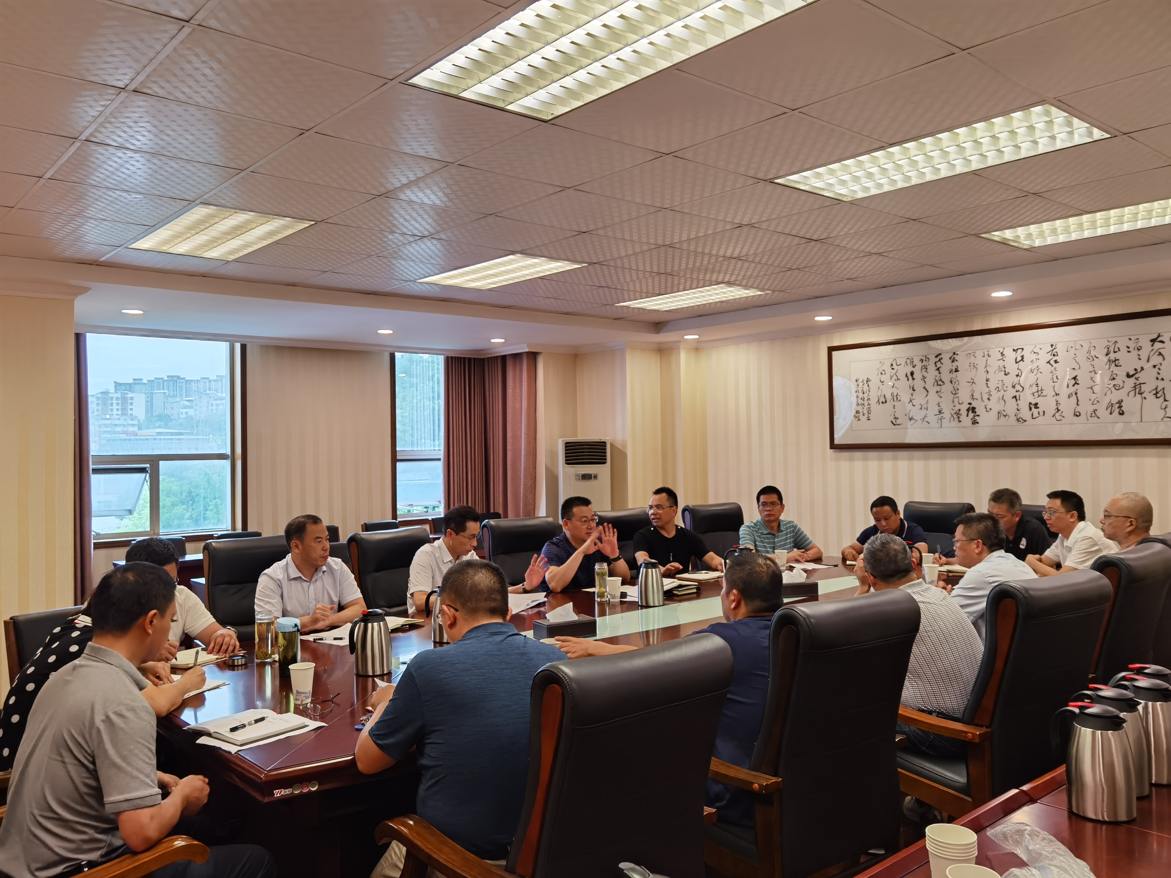 校领导组织召开新学期工作交流协调与布置会