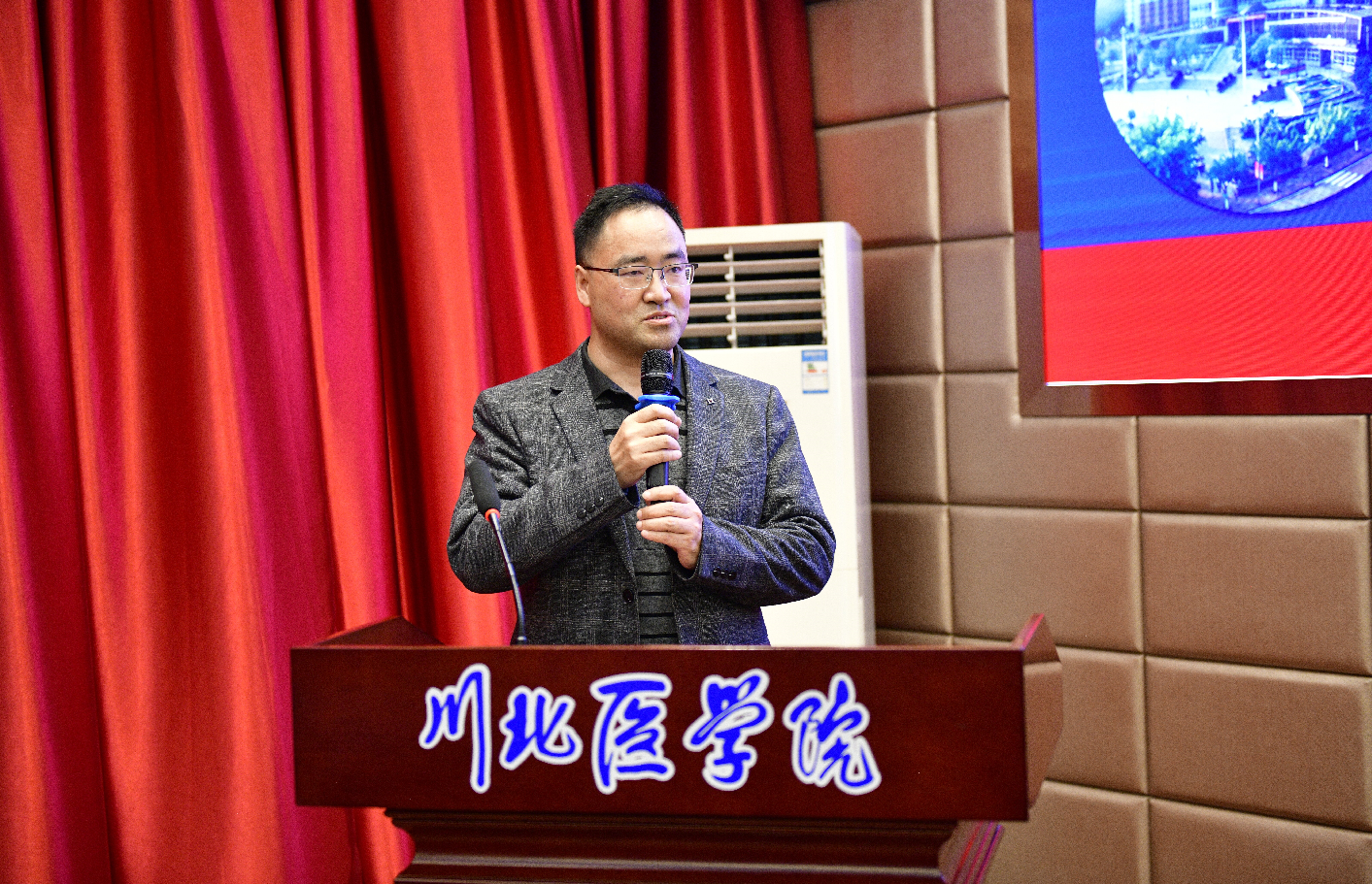 川北医学院成功举办首届研究生科创文化节暨“一院一论坛”启动活动