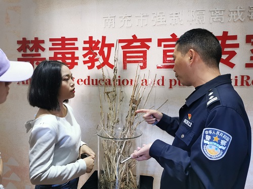 川北医学院百余名学生走进戒毒所,零距离接受禁毒教育