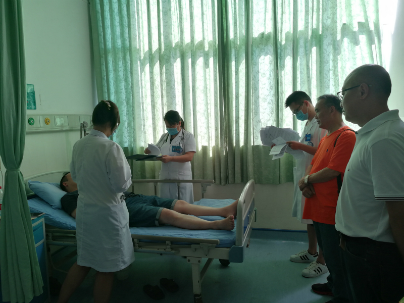 党委副书记黄平率队巡查附属广安市人民医院