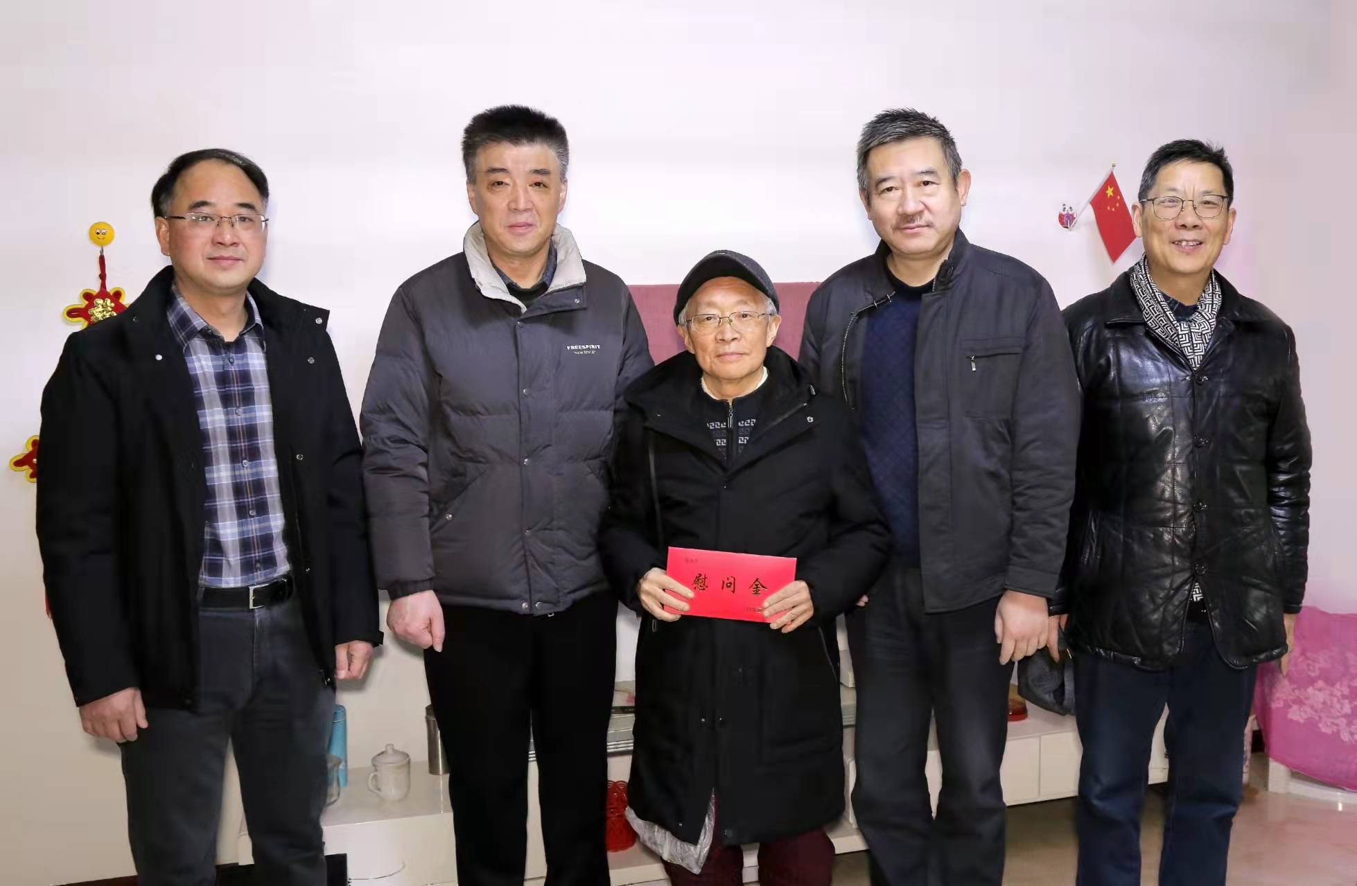 省教科文卫工会领导到我校送温暖