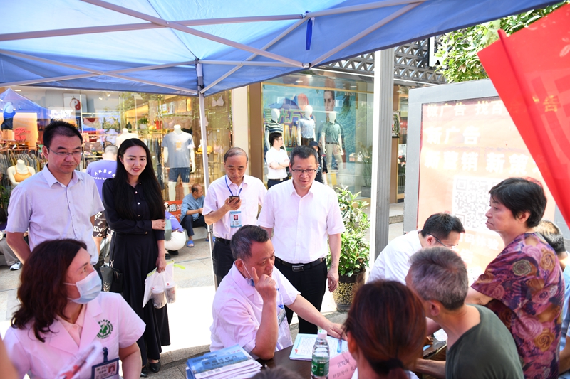 学校领导赴武胜县为大学生社会实践专项活动授牌