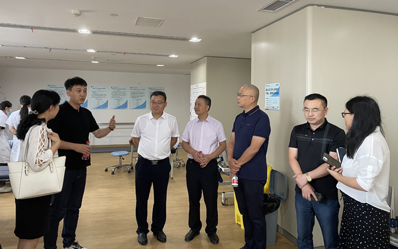 学校副校长何永斌一行赴重庆市中医院、重庆巴南区人民医院学习调研