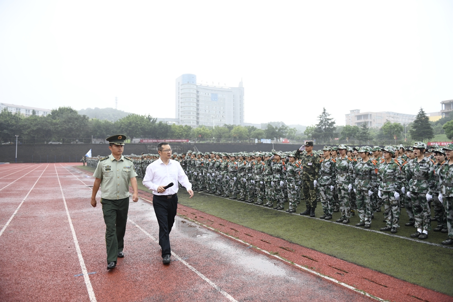展飒爽军姿 铸青春斗志 我校举行2021年军训总结大会