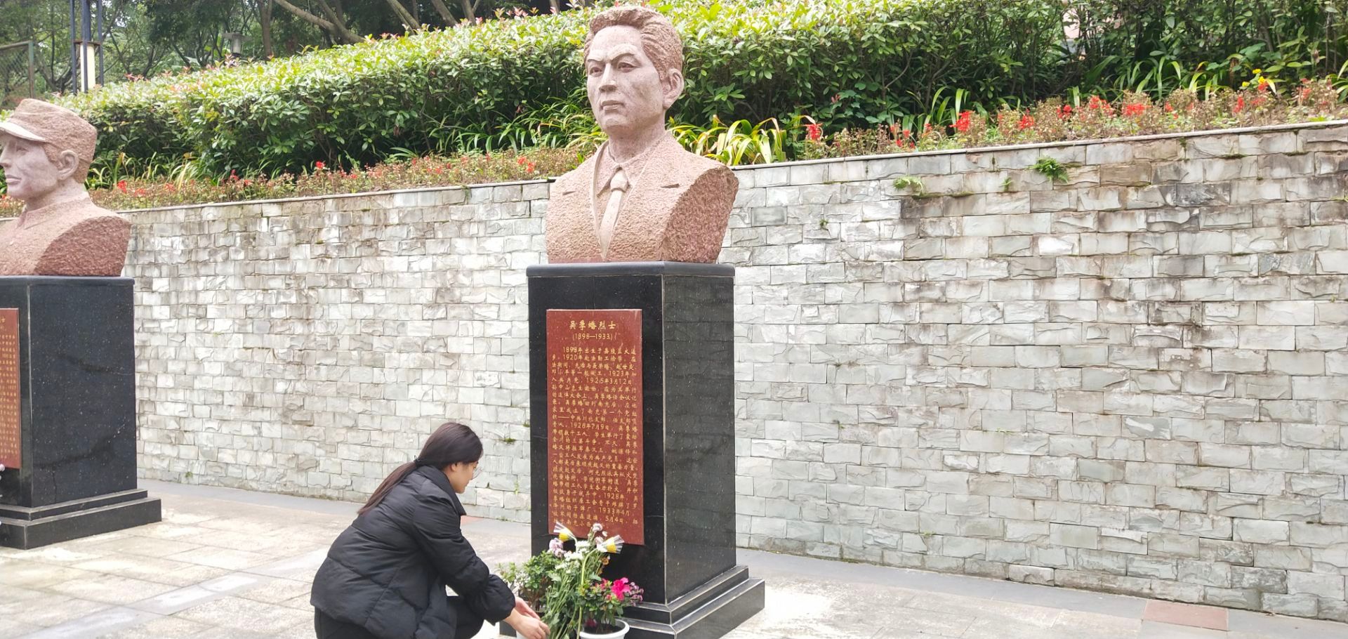 缅怀先烈爱国魂 幸福不忘英雄史