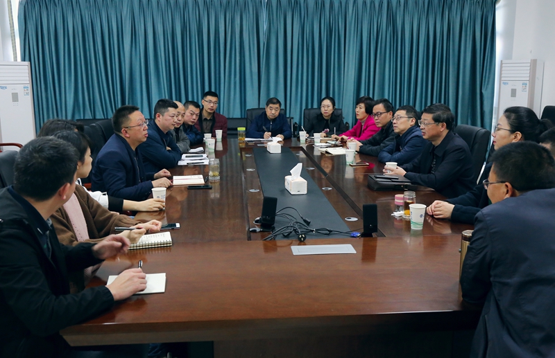 学校工会组织教代会代表开展巡查工作