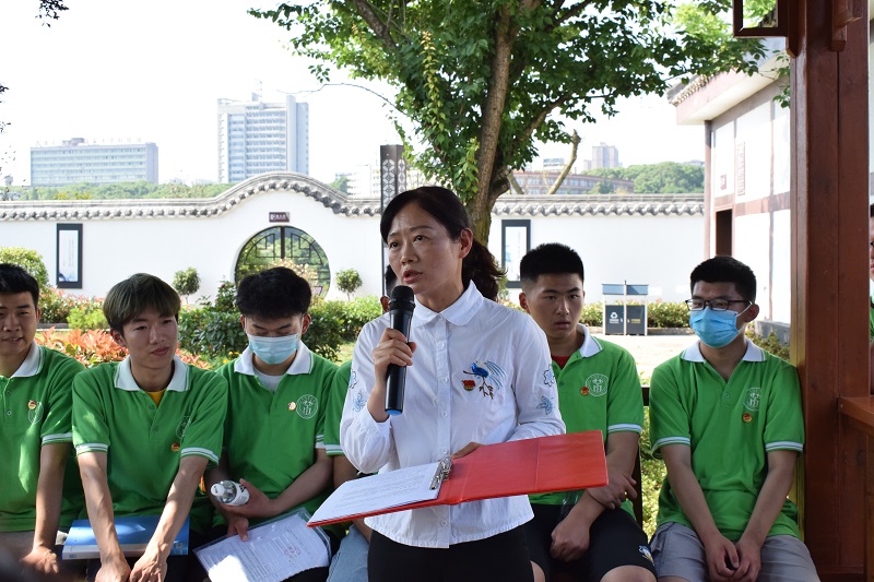 口腔医学系党总支组织开展“红色凝聚力量,榜样引领成长”党团共建党史主题教育活动