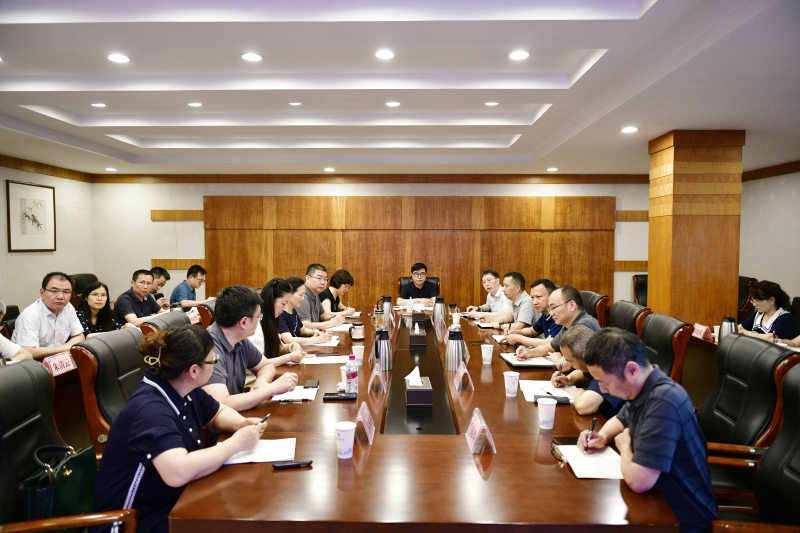 学校召开党纪学习教育工作推进会暨纪律党课培训会