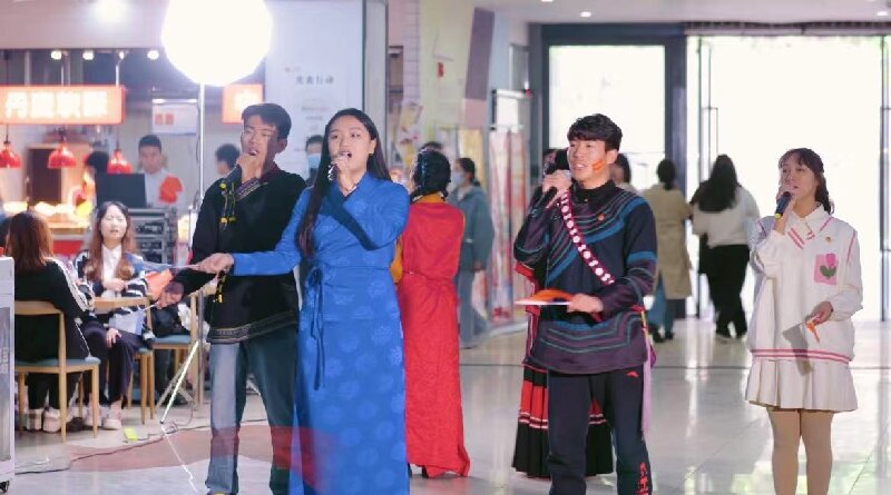 同唱一首歌 共叙民族情：学校开展多民族学生合唱快闪活动